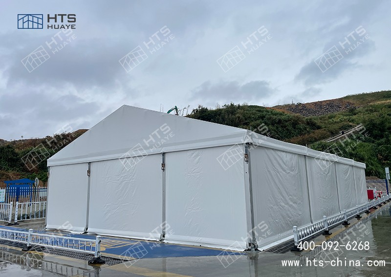 這座工業(yè)鋁合金篷房用作倉儲，因為沿海抗風(fēng)11級