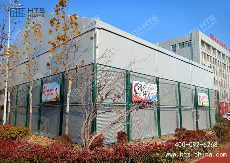 羽毛球篷房建設(shè)為球員們撐起一片不受風(fēng)雨干擾的運動空間